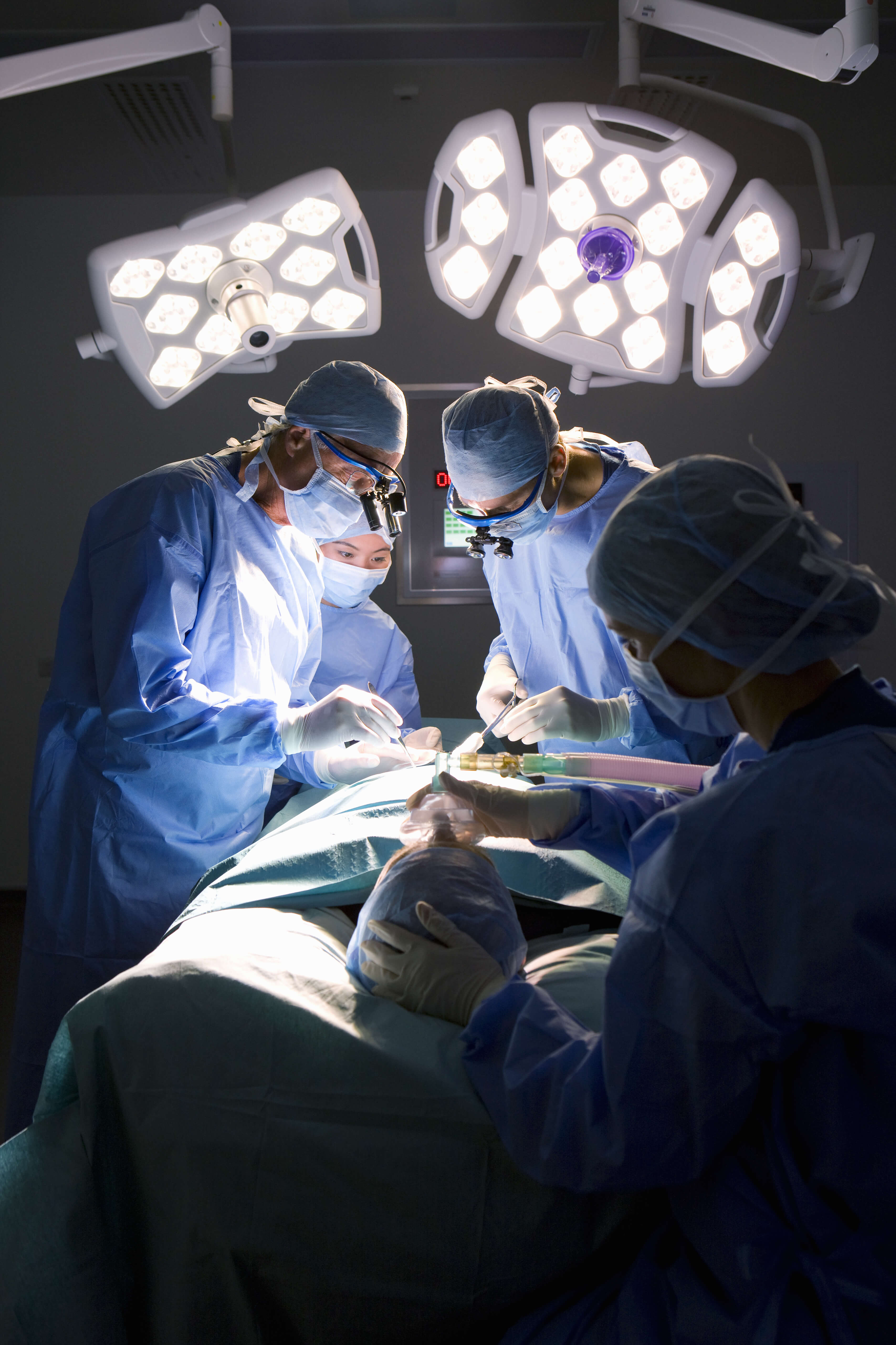 Concentrating Surgeons Performing Operation In Operating Room 5200203673413x5120 1